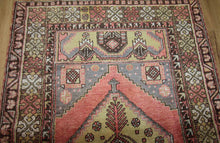 Load image into Gallery viewer, Anatolian Turkish Rug 4x6 Unique Borders One of a Kind