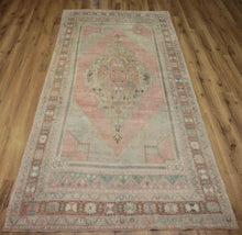 Load image into Gallery viewer, Vintage Wool Anatolian Oriental Area Rug 6x9 One of a Kind
