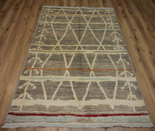 Load image into Gallery viewer, Tribal Geometric Moroccan Wool Rug 5x7 One of a Kind
